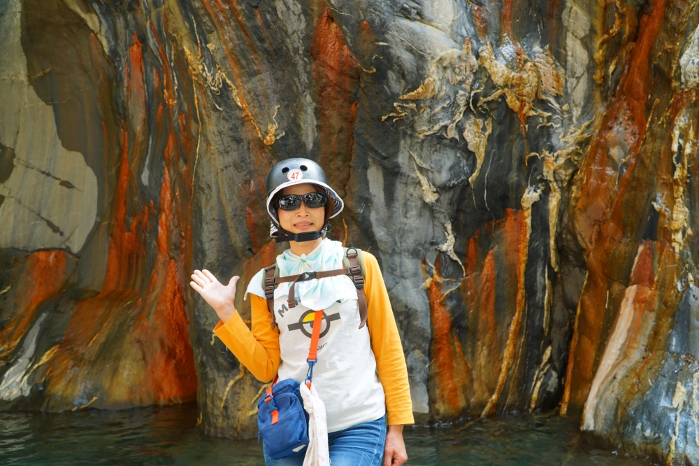 哈尤溪七彩岩壁三日遊