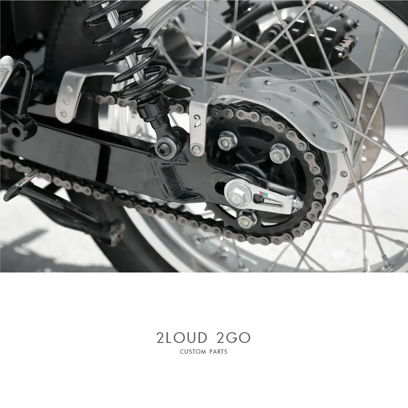 CB350/RS Exclusive Chain Cover in Polished Silver with Hairline Patterns