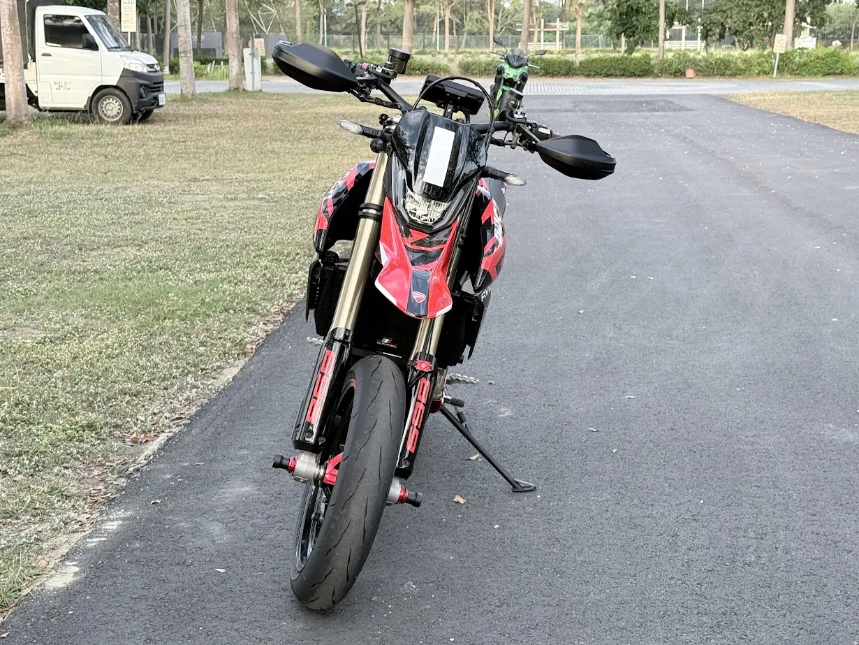 24＂DUCATI HYPERMOTARD 698
