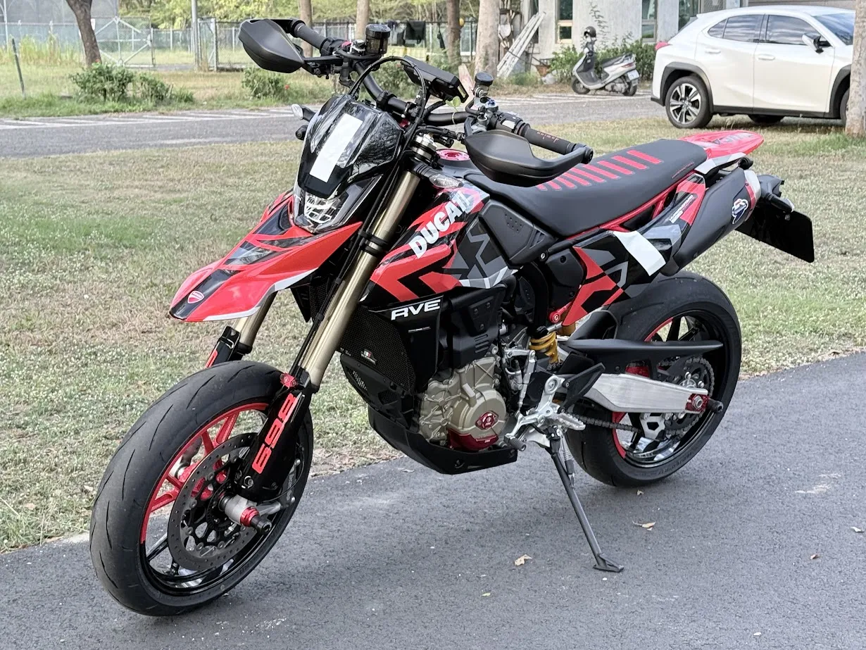 24＂DUCATI HYPERMOTARD 698