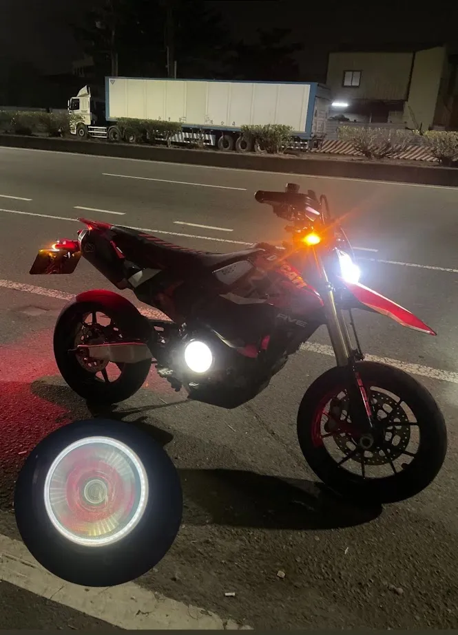 24＂DUCATI HYPERMOTARD 698