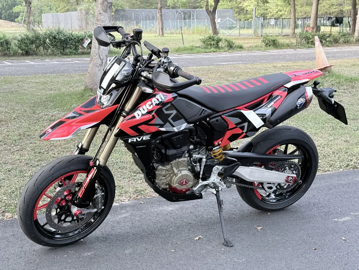 24＂DUCATI HYPERMOTARD 698