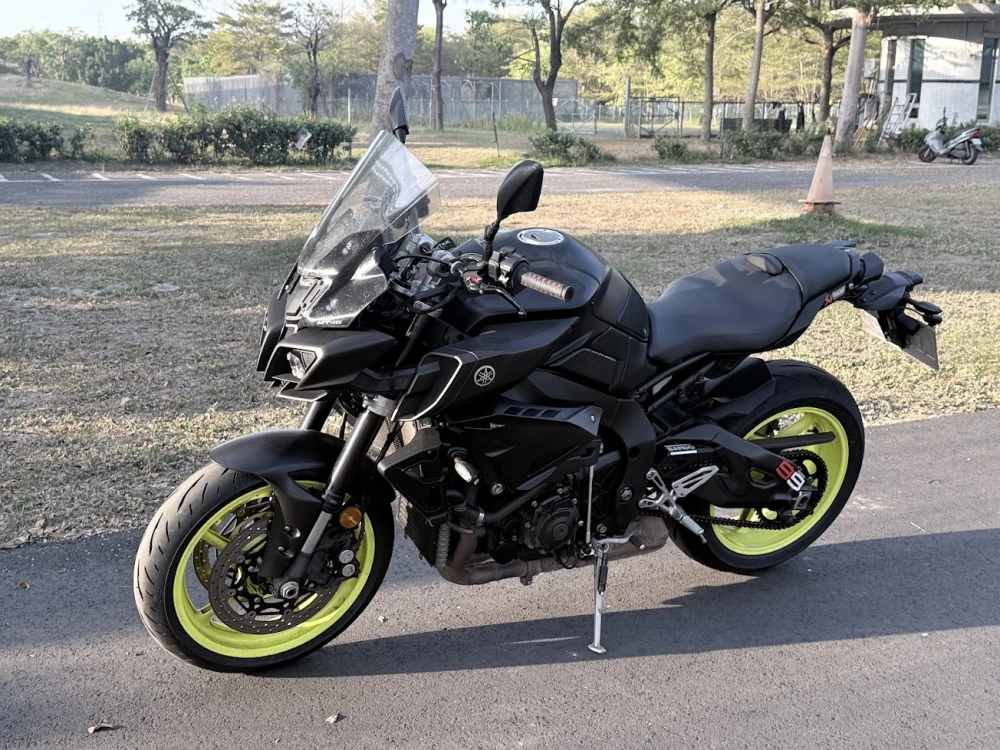 16＂YAMAHA MT-10