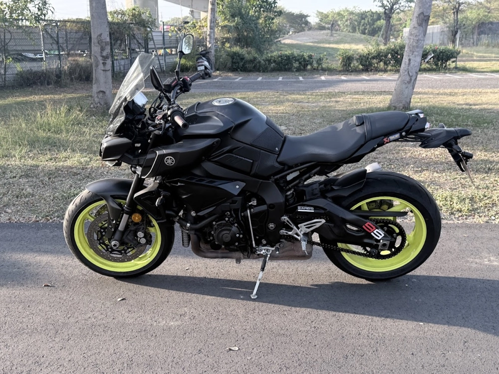 16＂YAMAHA MT-10