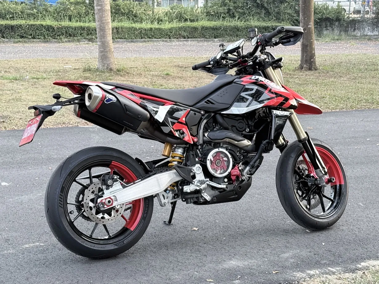24＂DUCATI HYPERMOTARD 698