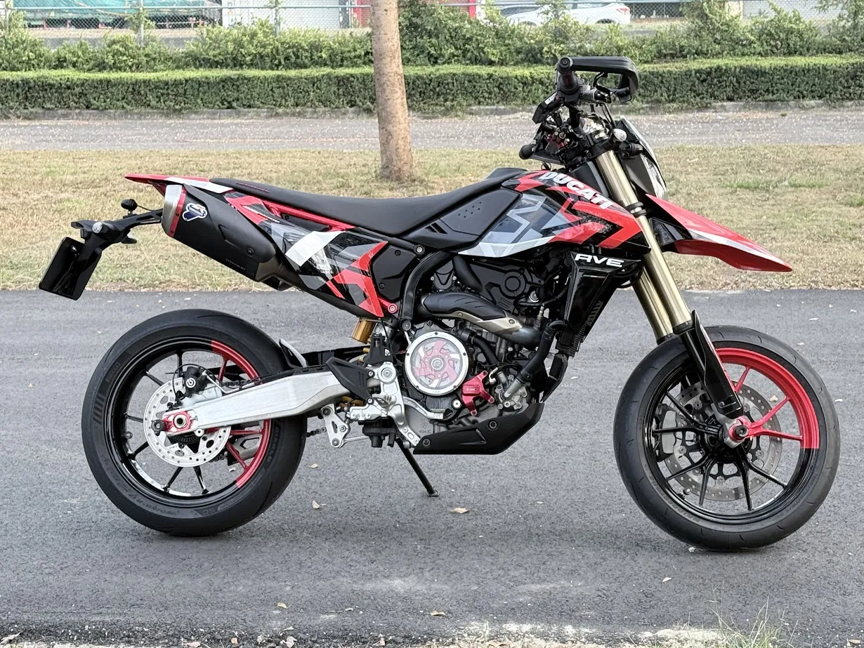 24＂DUCATI HYPERMOTARD 698