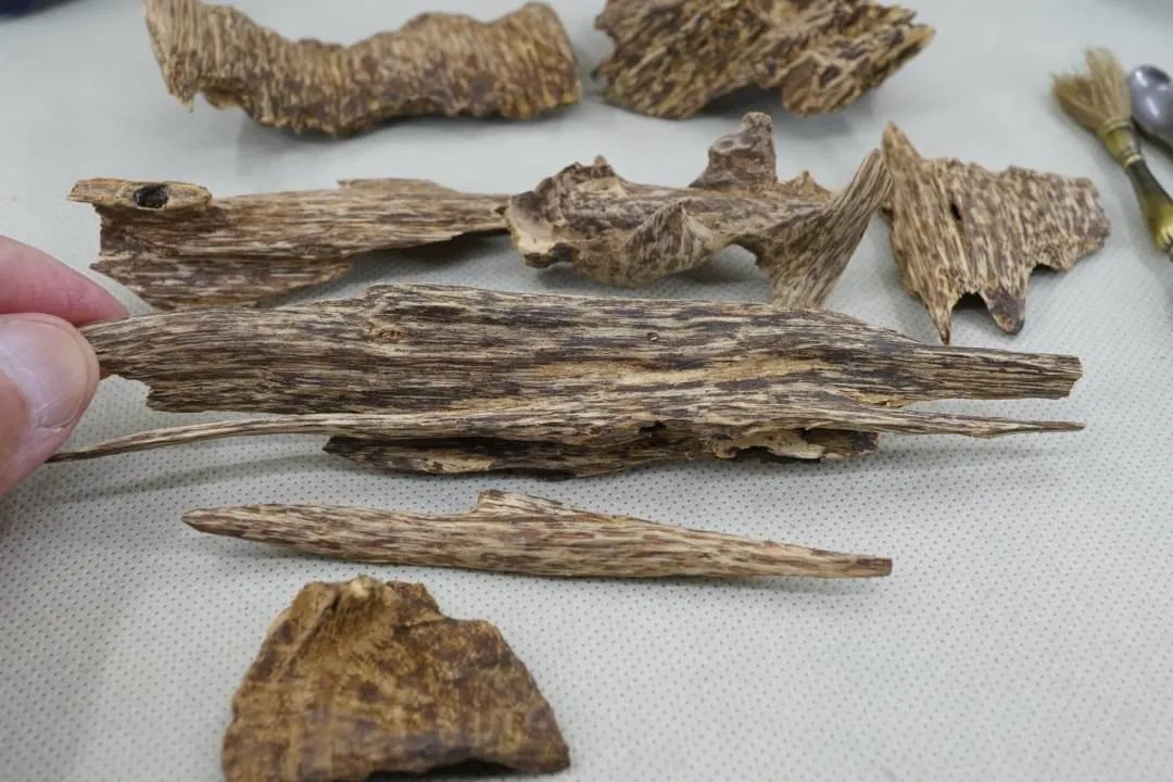 Does burning agarwood at night attract negative energy?