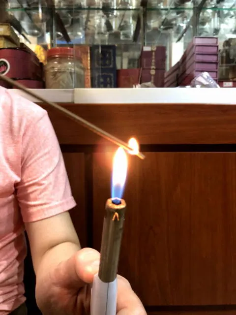 If the entire incense stick burns black when lit, will the smell be different?