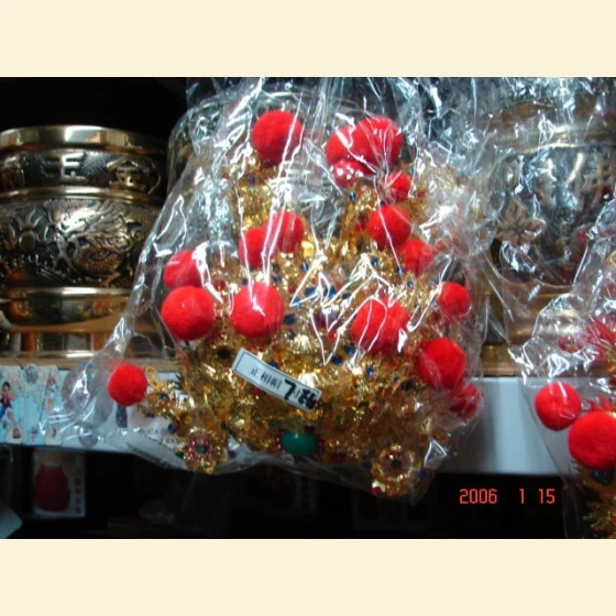 Hats and robes for deities and Buddhas