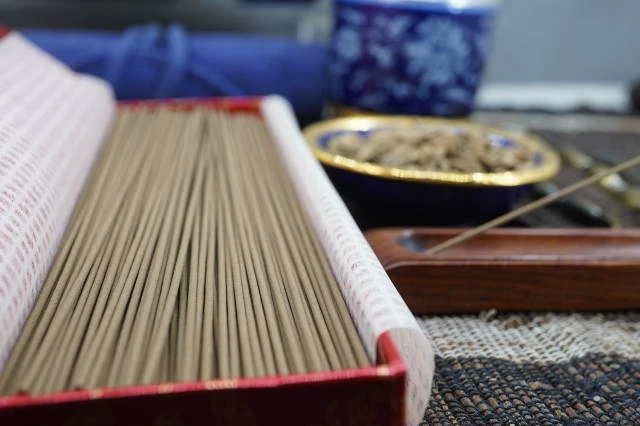 Purifying the Mind and Sleeping with Incense