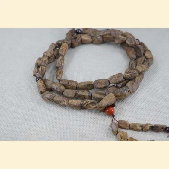 23.04 grams of fast-sinking long chain from Kalimantan, Indonesia.