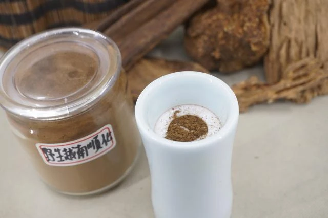 Wild Vietnamese Hue agarwood powder. per gram