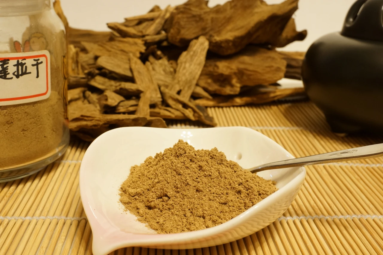 Freshly ground Tarakan agarwood powder