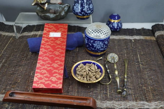 Purifying the Mind and Sleeping with Incense
