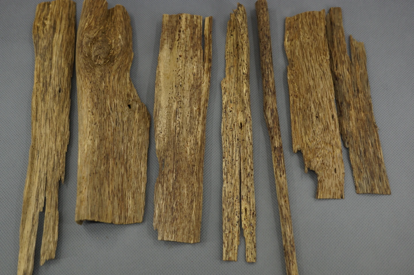 Lao agarwood chips per gram