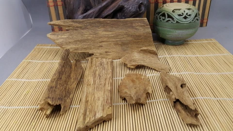 Wild Hainan Island agarwood. per gram