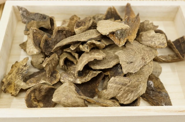 Vietnamese wild agarwood slices/per gram