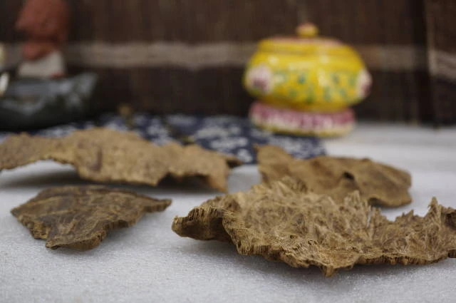 Early Hong Kong agarwood / per gram