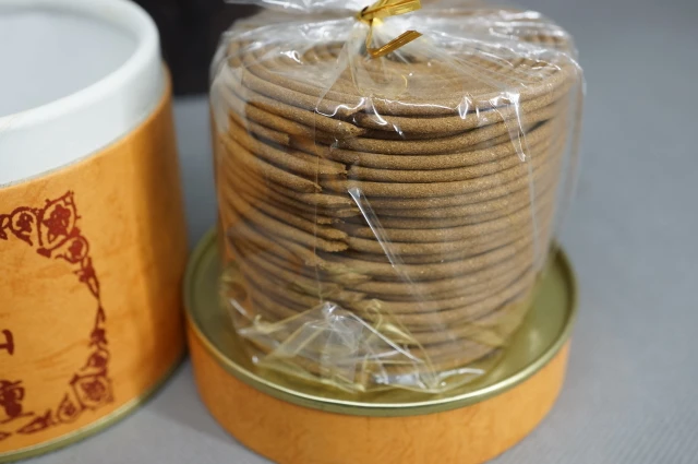 Sandalwood four-hour incense coil