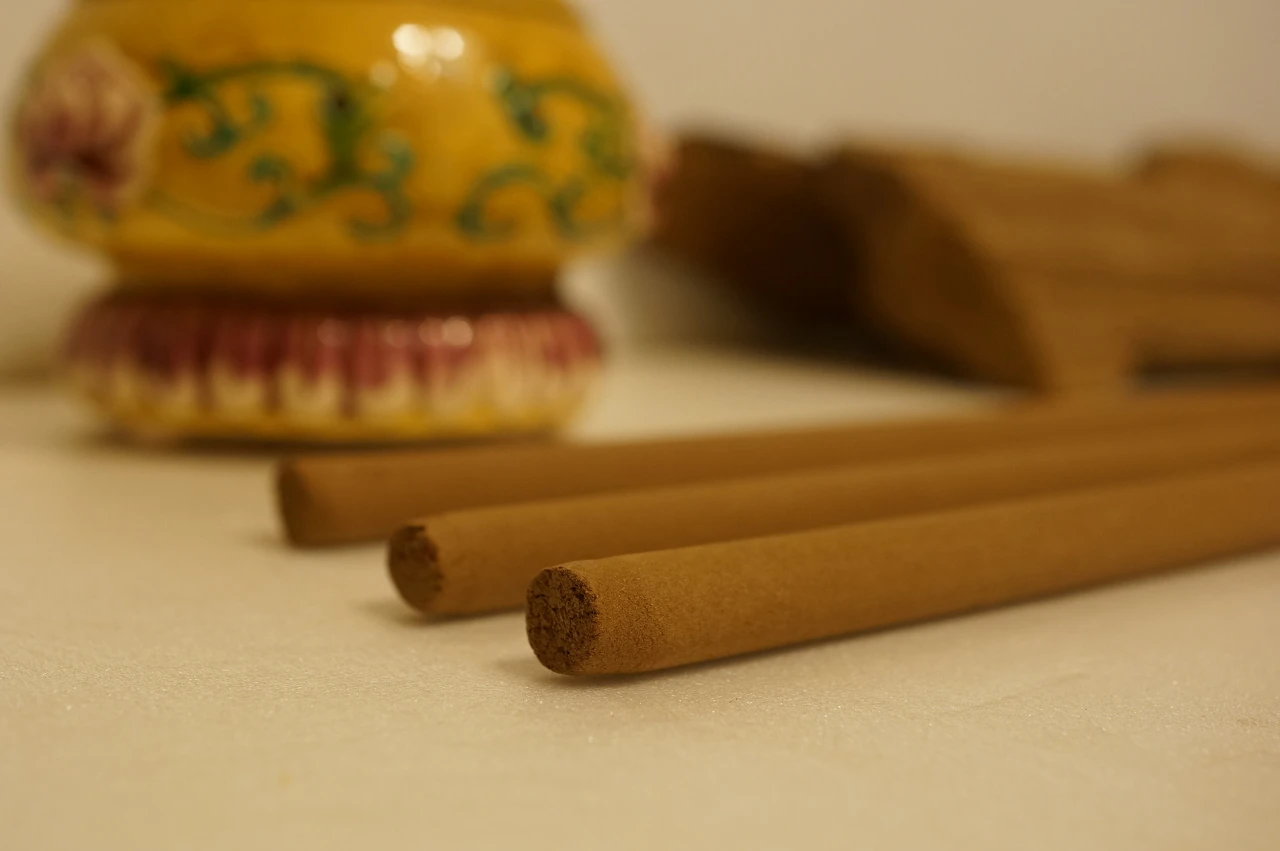 Indonesian Yilian Small Incense Sticks, 18-foot and 16-foot in size