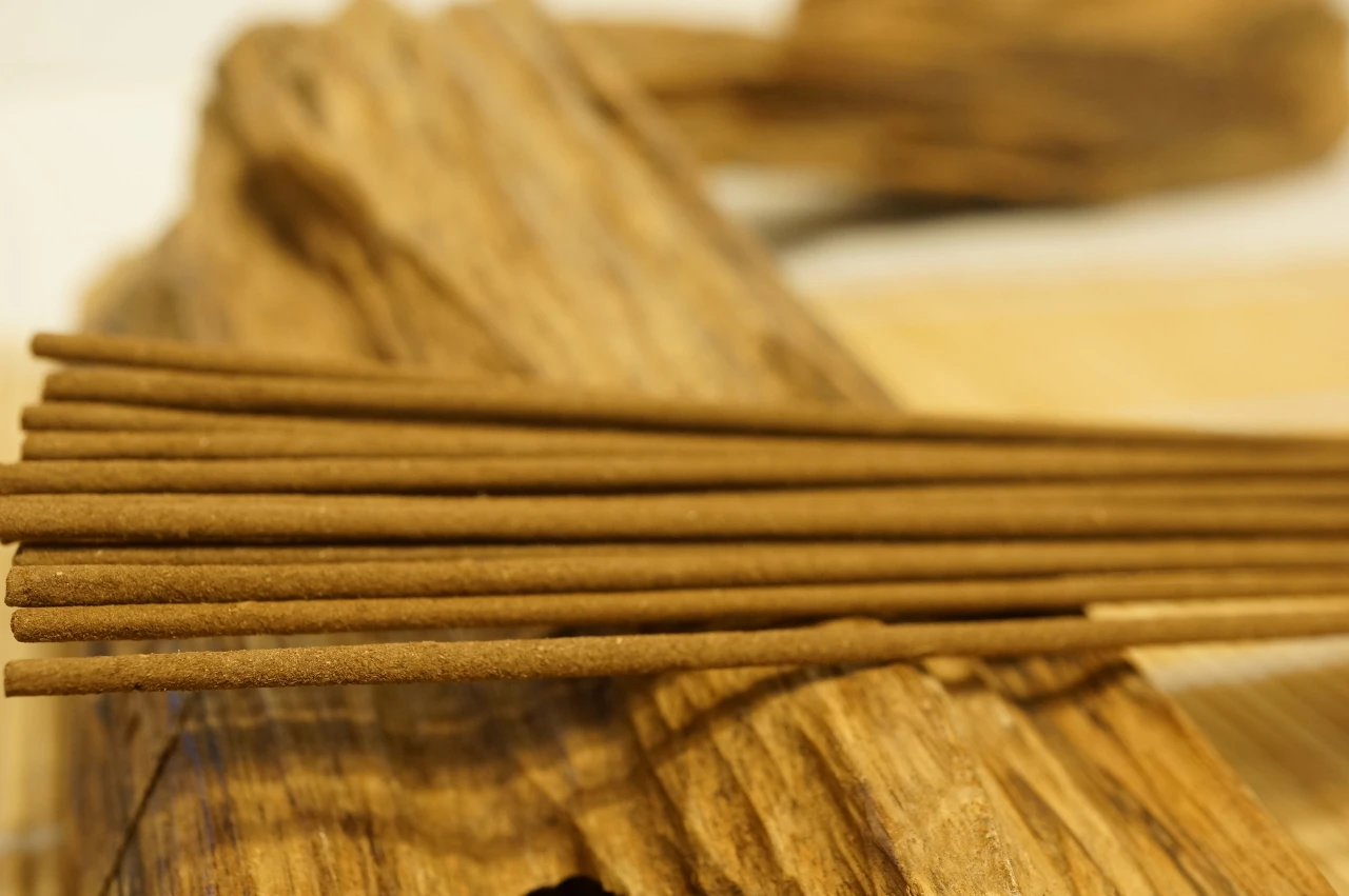 Vietnamese light smoke incense (300g) (S240366)
