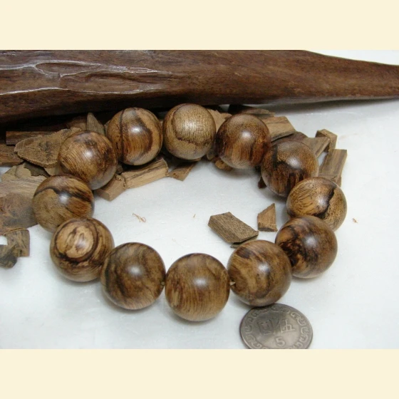 Tarakan Agarwood Prayer Beads, 20mm, with a cool, refreshing scent.