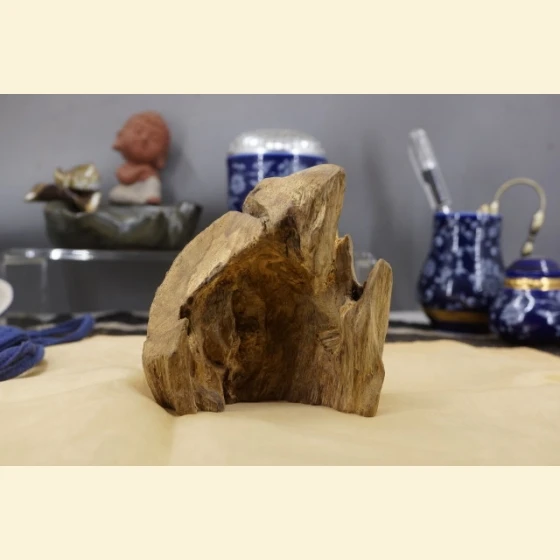 Bodhisattva Agarwood with Unique Flavor 122.9g