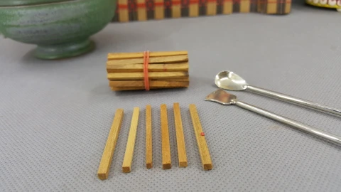 Machine-splitting finely chopped Phoebe zhennan wood (300g)