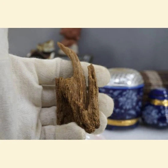 11.5g of Fusen red soil floating agarwood