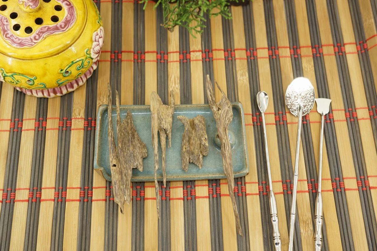 Early high-oil Indian agarwood / per gram