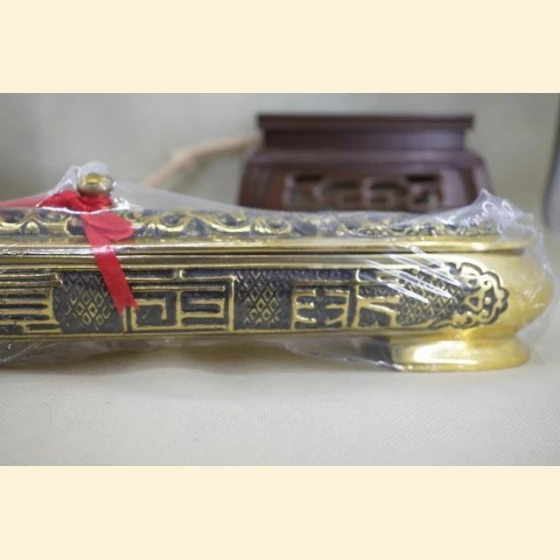 Bronze reclining incense burner (one foot)
