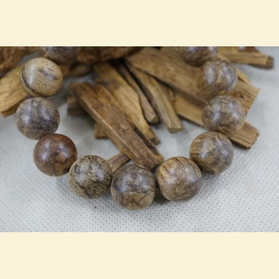 Indonesian mineralized Tarakan 16mm cool-toned liquor, 9/10 ounces, 28.08g.