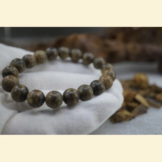 Indonesian Papua semi-submerged agarwood beads, 10mm in diameter, 9.4g.