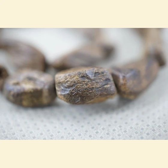 23.04 grams of fast-sinking long chain from Kalimantan, Indonesia.