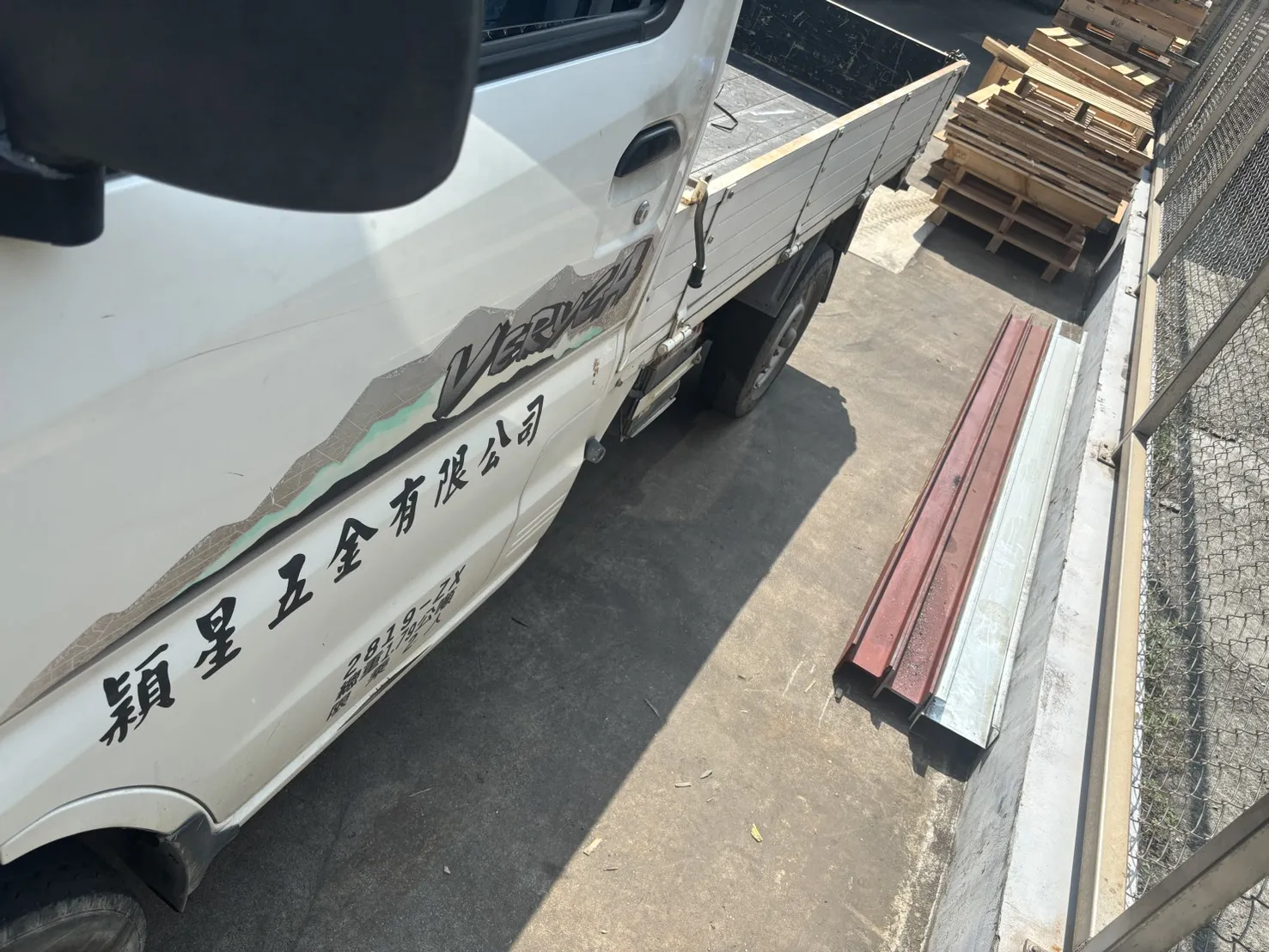 前鎮加工區客訂H槽鐵+C型鋼。