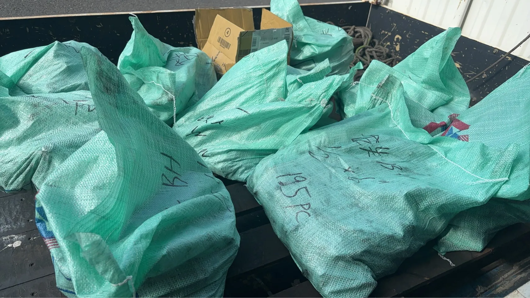 感謝里港客戶訂購1/2*6-5/8*9等鐵螺絲一批。