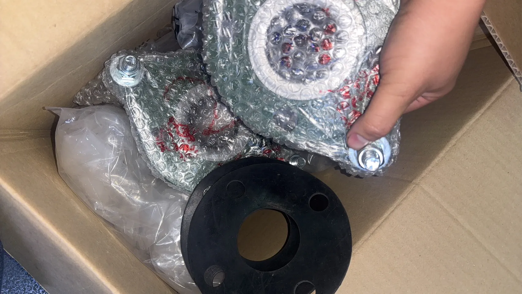 感謝金門的客戶再次訂購不銹鋼防震軟管。全台皆服務。請洽詢各種管件閥類五金工具