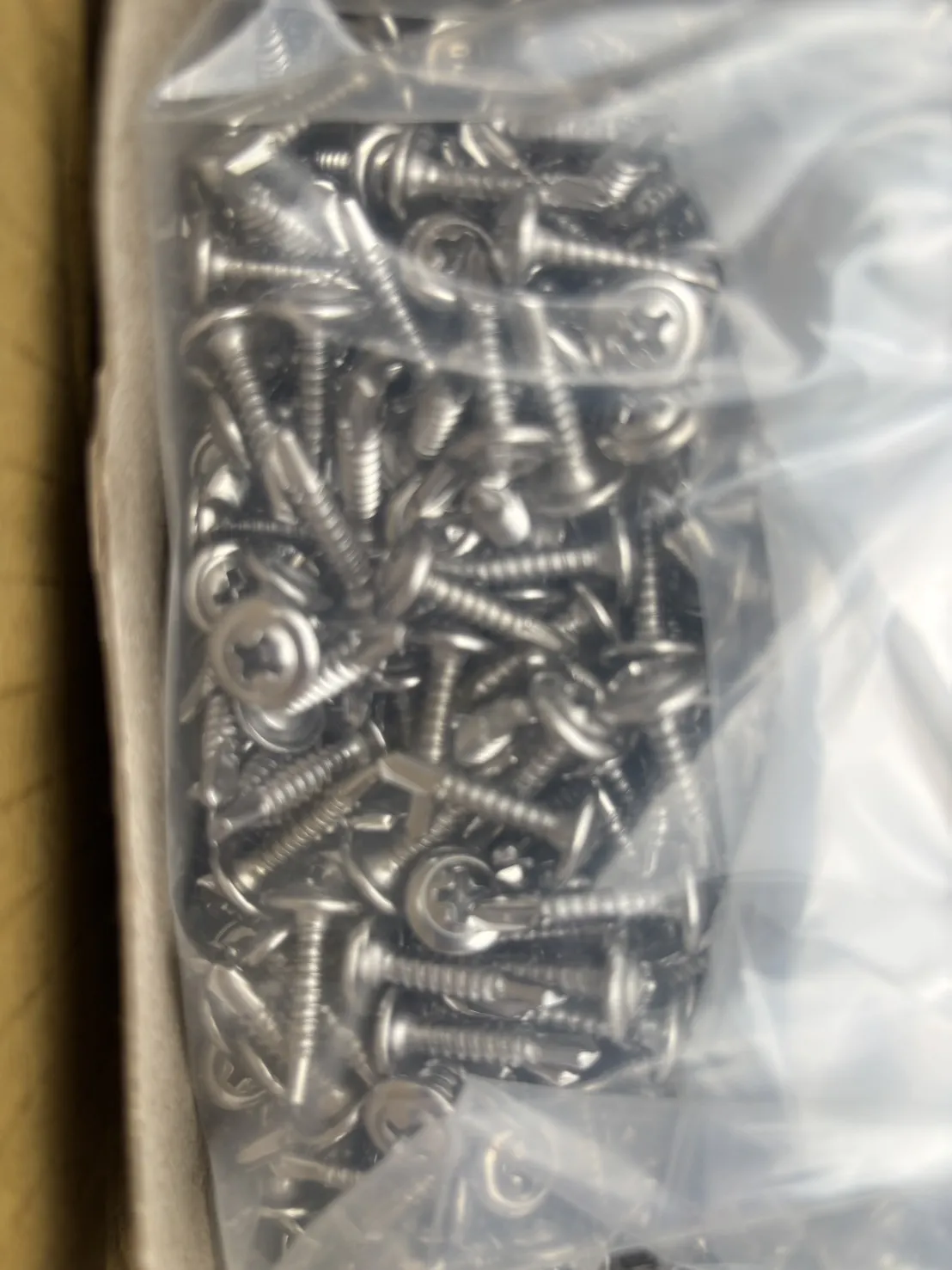 感謝中鼎外包商訂購1萬5千支410大扁自攻螺絲。