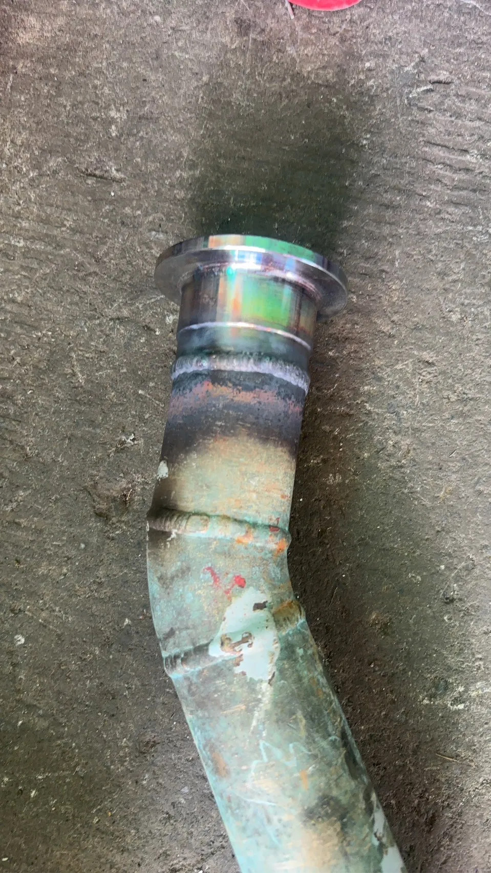 完成澎湖客戶改管專案。合金銅（銅鎳）管件改配防震接頭。氬焊凸緣接頭、抓漏、試壓完成。