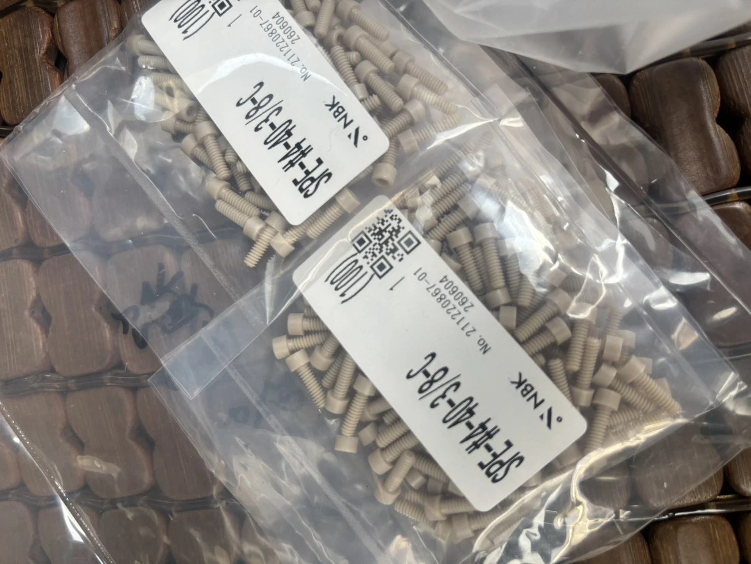 感謝客訂。日本NBK塑膠內六角螺絲，一個月交貨。