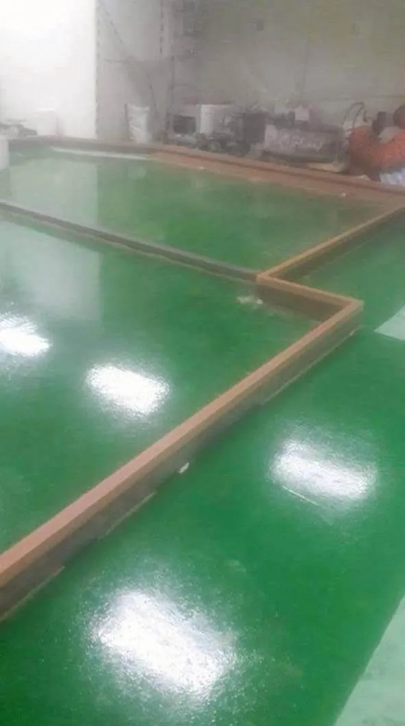 面板廠  設備機座，洩水坡度防溢堤，FRP耐酸鹼塗裝