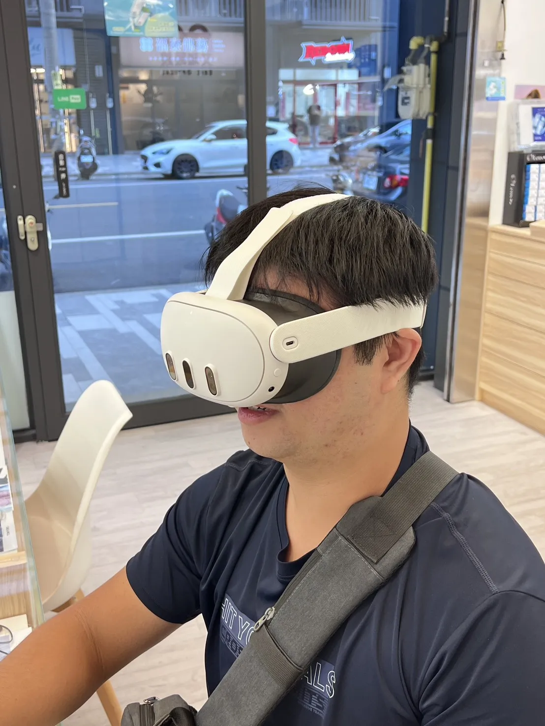 戴眼鏡也能暢遊VR世界！Meta Quest 專屬鏡片升級，現在就行動！