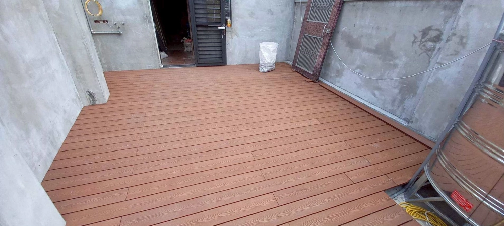 私宅木平台施工