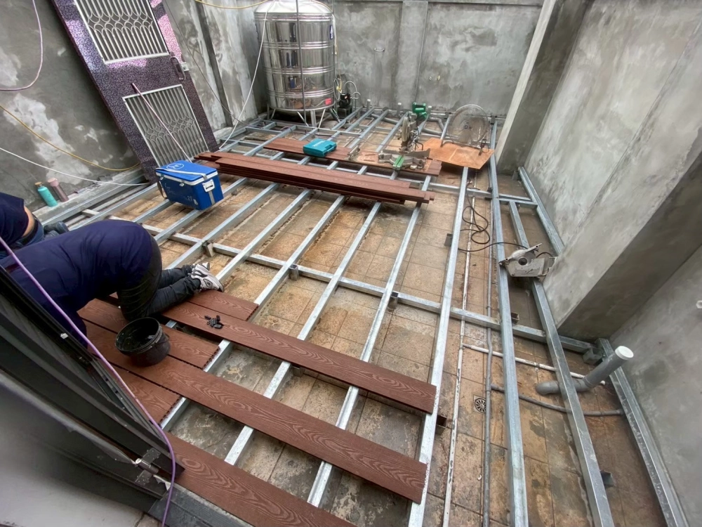 私宅木平台施工