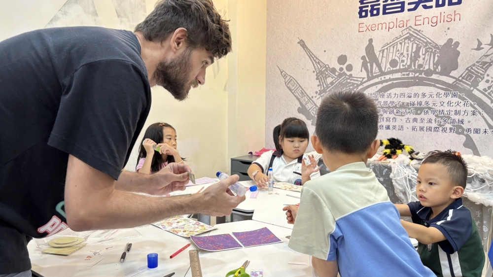 美術主題課程：中秋旋轉立體卡片