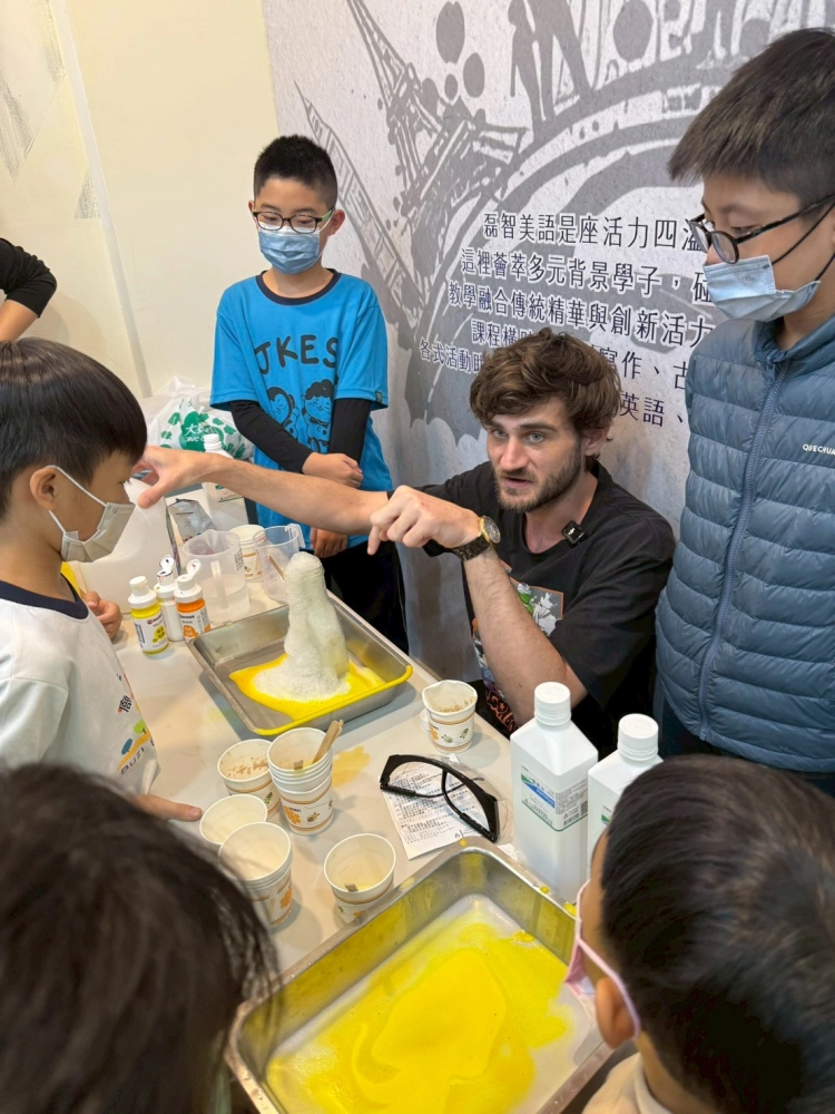 Elephant toothpaste experiment