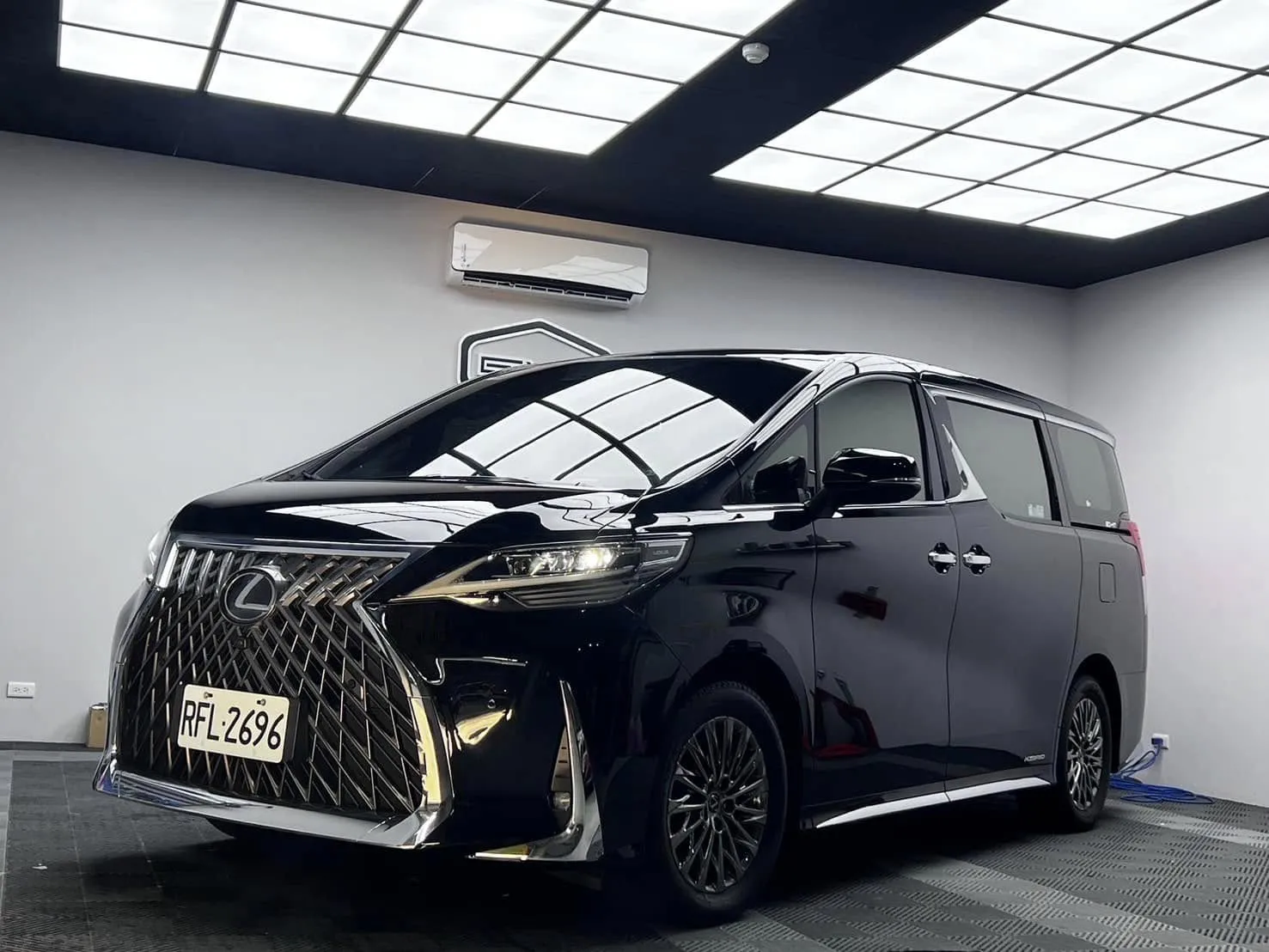LEXUS#LM全車亮面犀牛皮