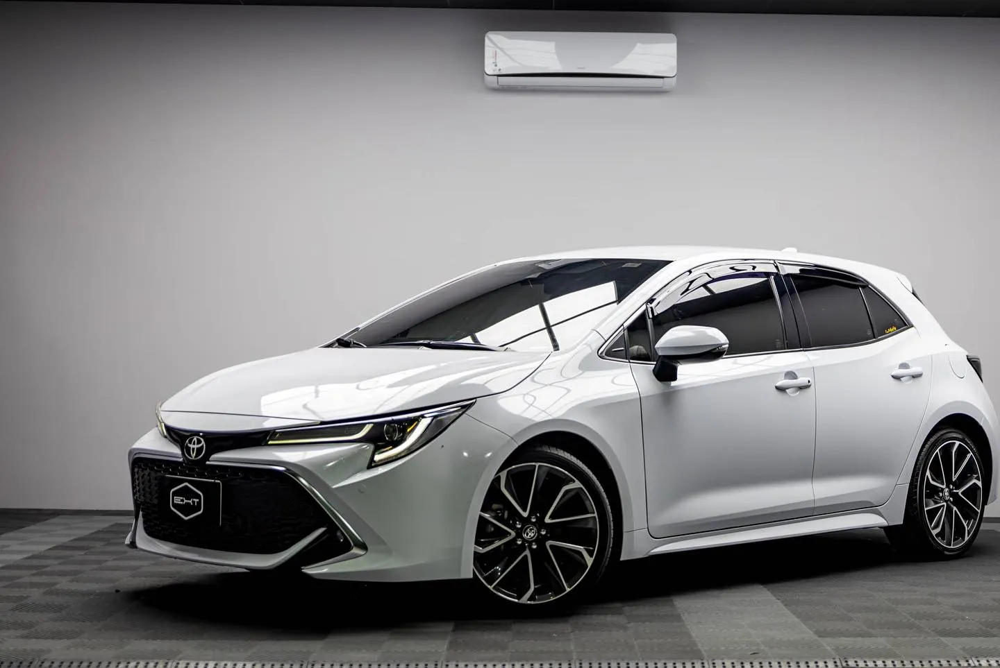 TOYOTA #AURIS全車改色-高亮珠光白/台中全車改色