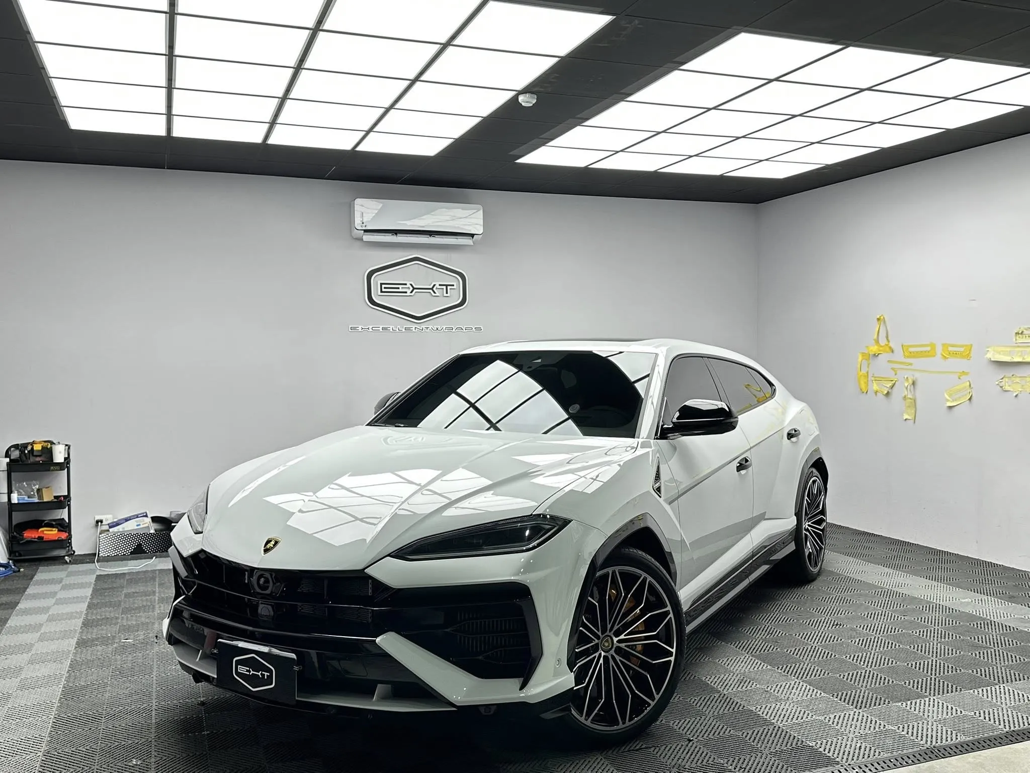 #Lamborghini #URUS #SE - 全車犀牛皮