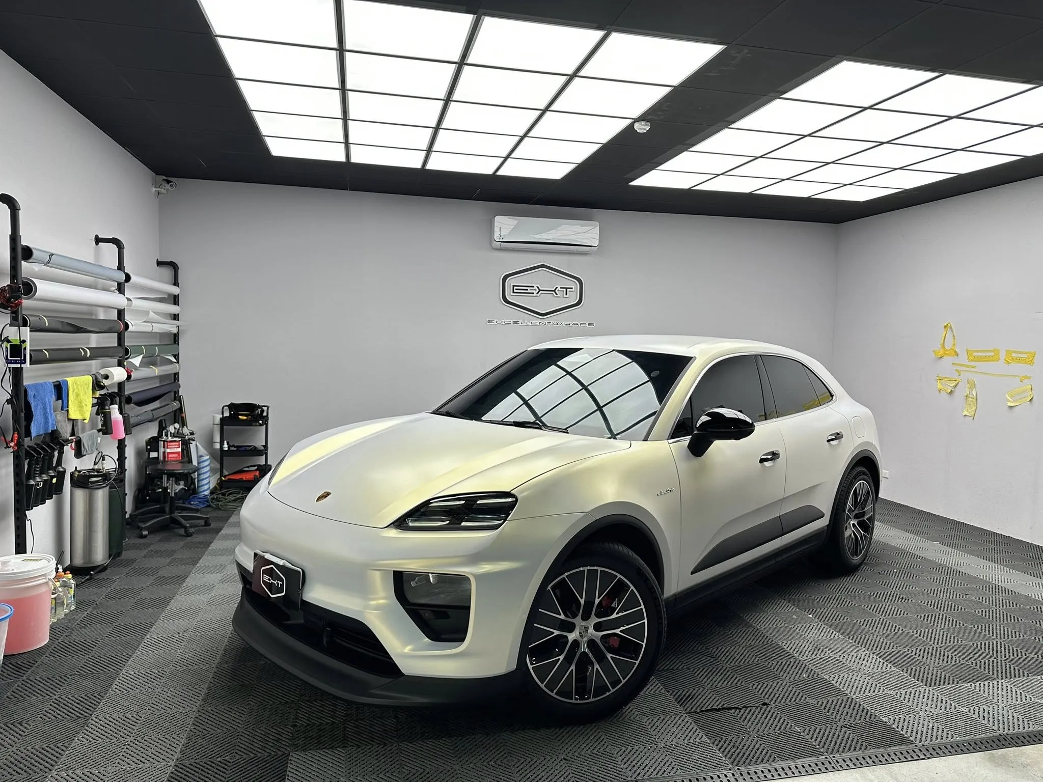 #PORSCHE #MACAN #EV - 全車改色(原車色白）